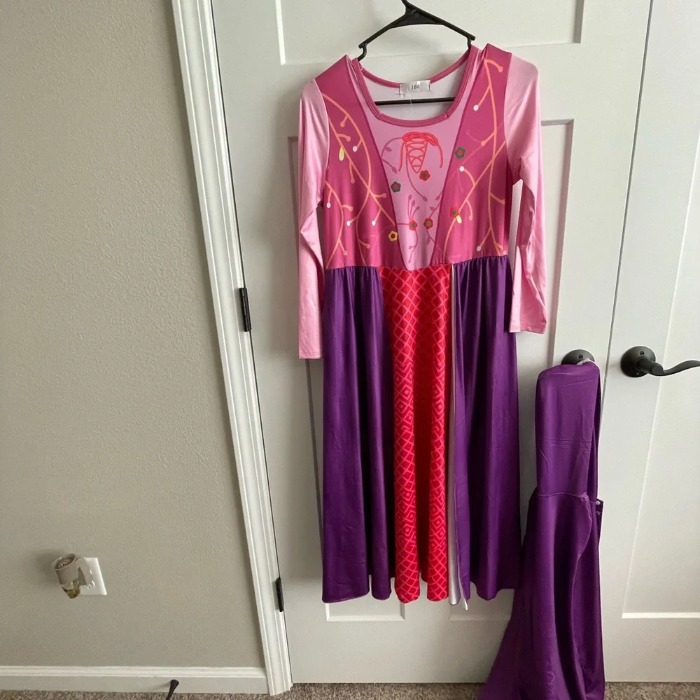 Girls 14/16 (could easily fit 18/20) Halloween costume. Princess, 2 piece.
